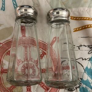 Gemco Vintage Glass Salt and Pepper Shaker Set